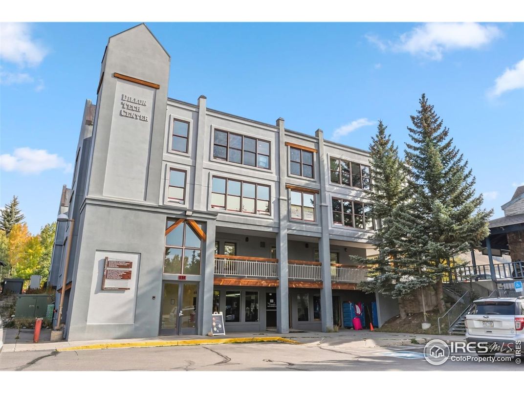 Exterior, Facade, Condo Building