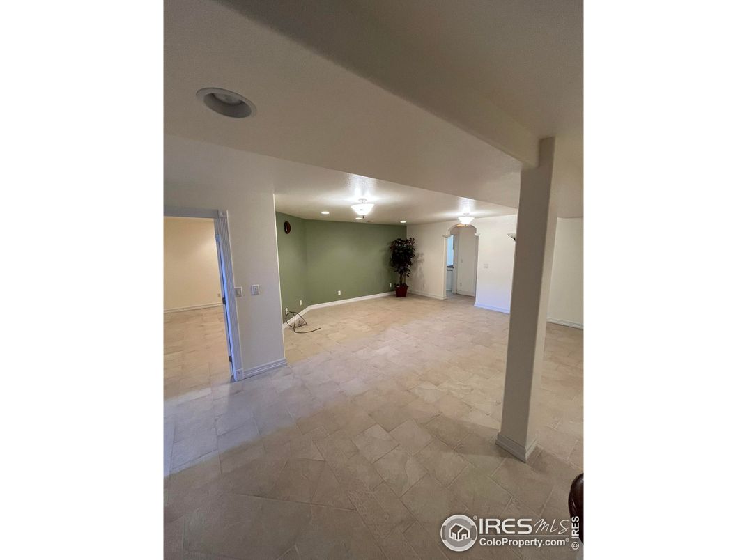 Empty room, Interior, Recessed Lighting
