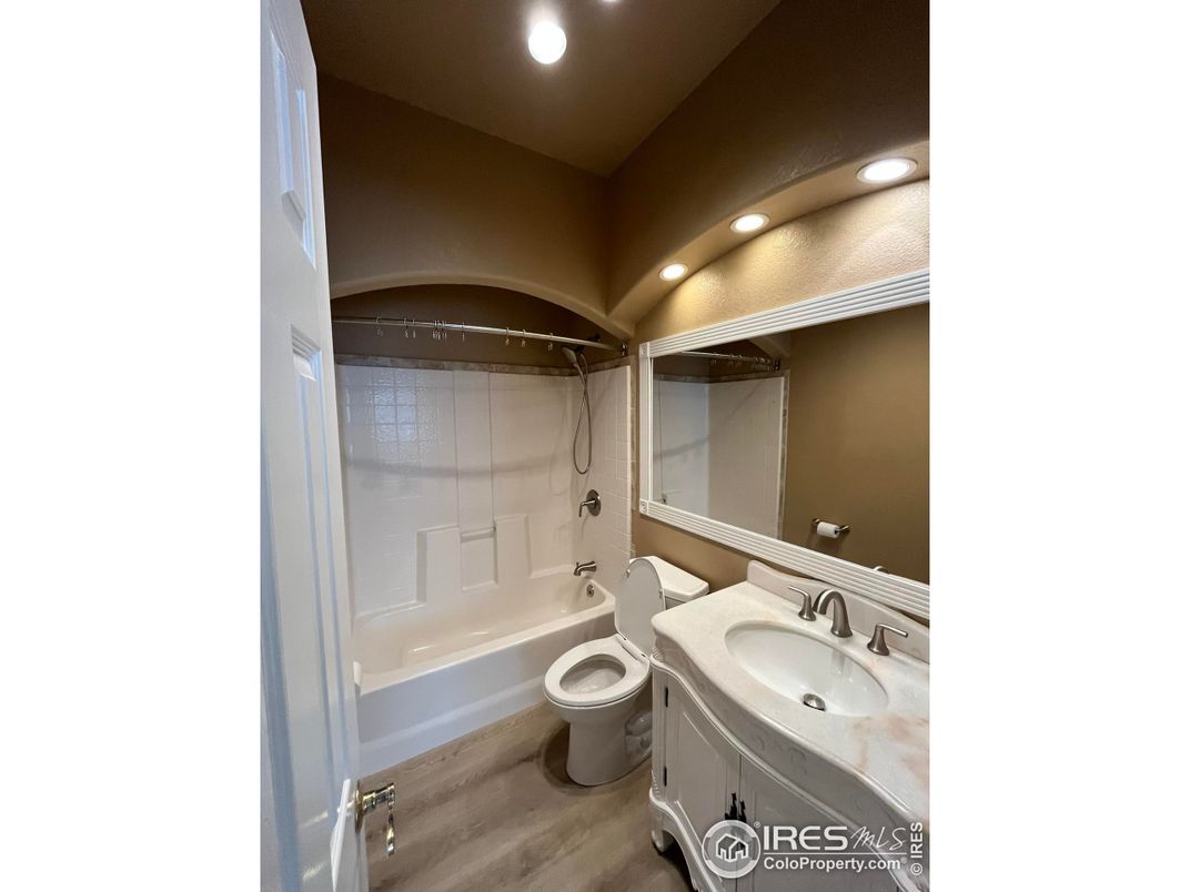 Bathroom, Interior, Recessed Lighting, Wood Texture Flooring