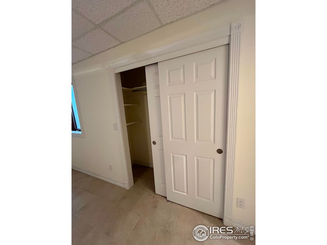 Empty room, Interior