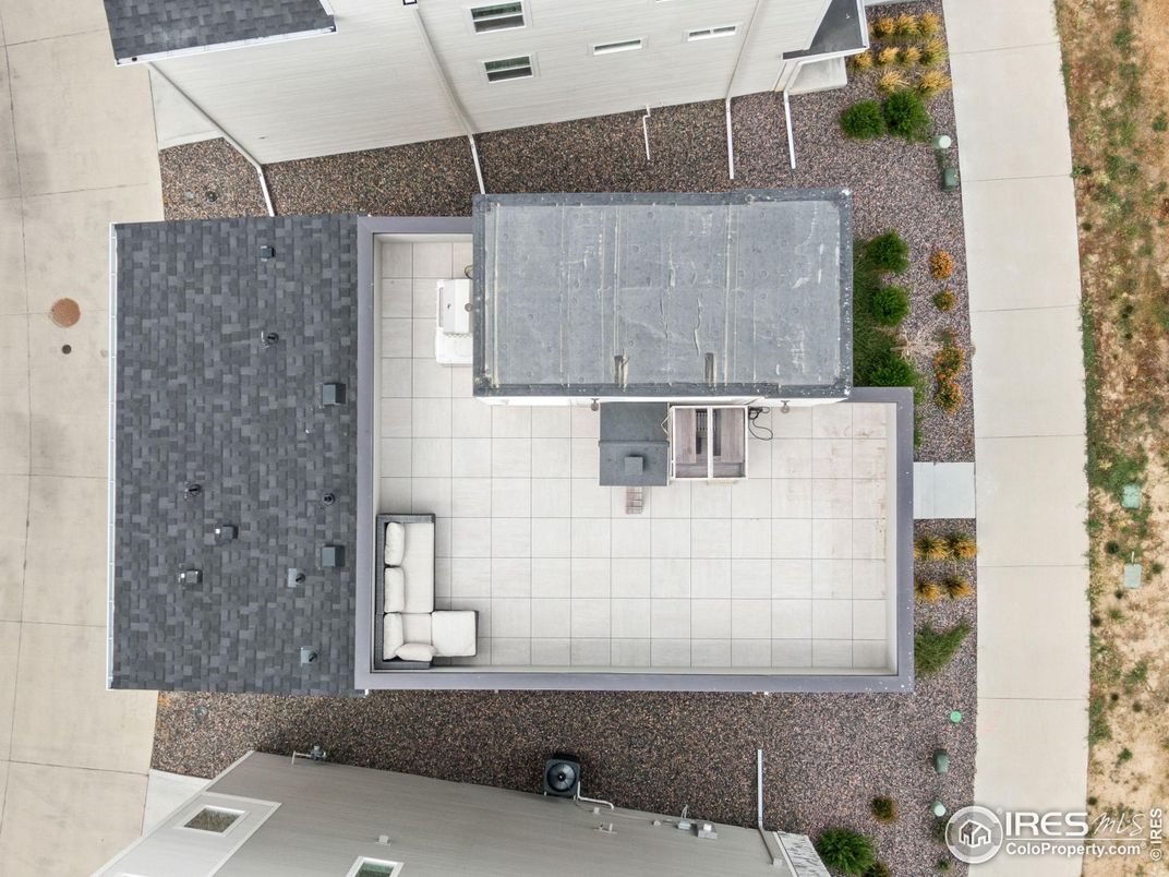 Exterior, Drone