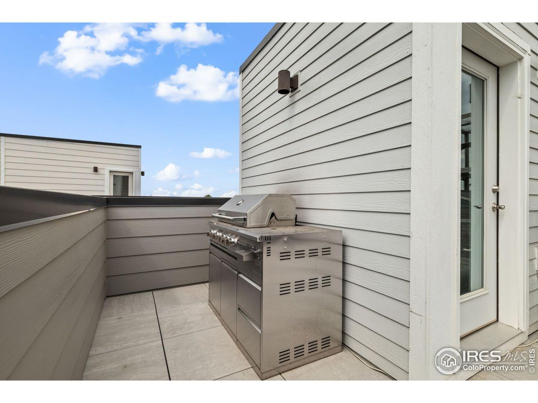 Exterior, Outdoor Kitchen