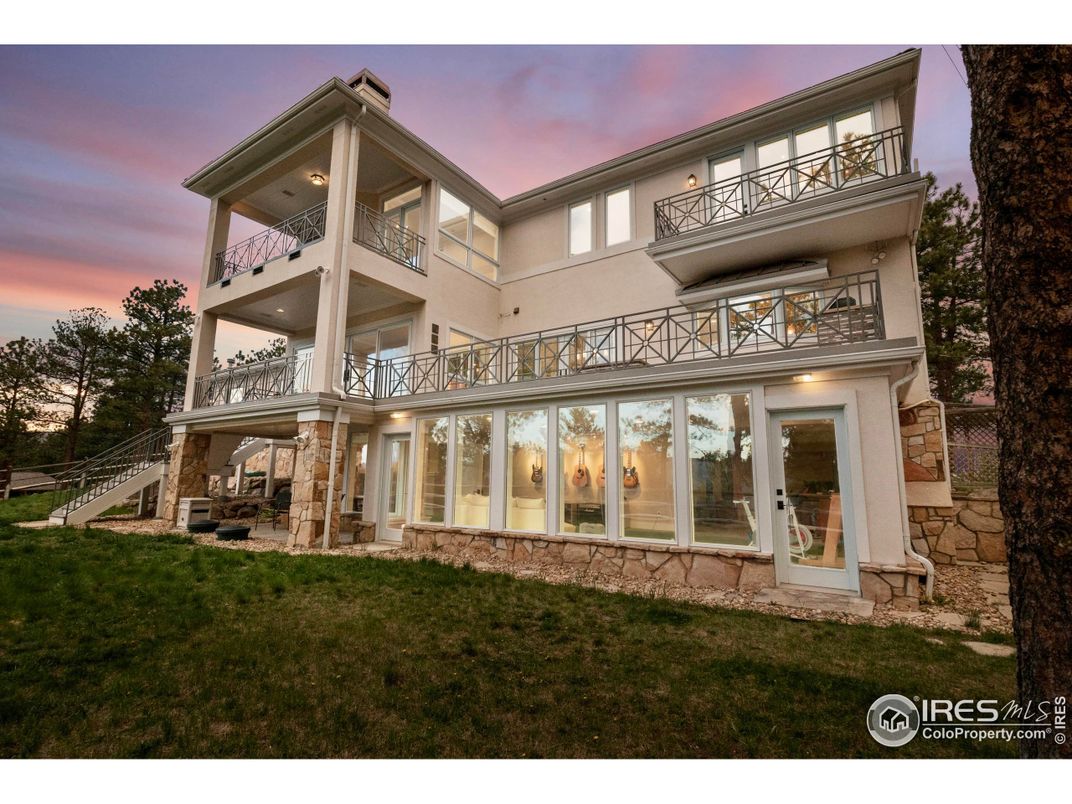 Backyard, Exterior, Facade, Modern