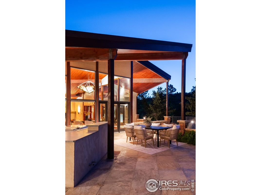 Exterior, Outdoor Kitchen
