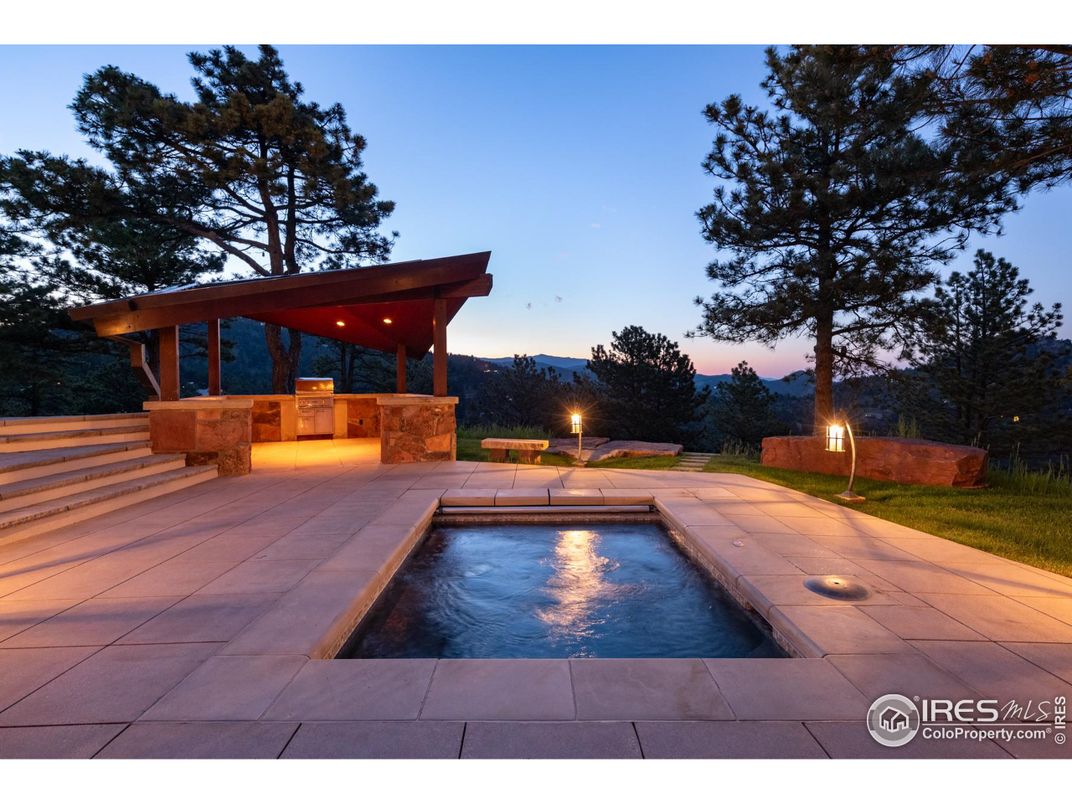 Exterior, Outdoor Kitchen, Pool