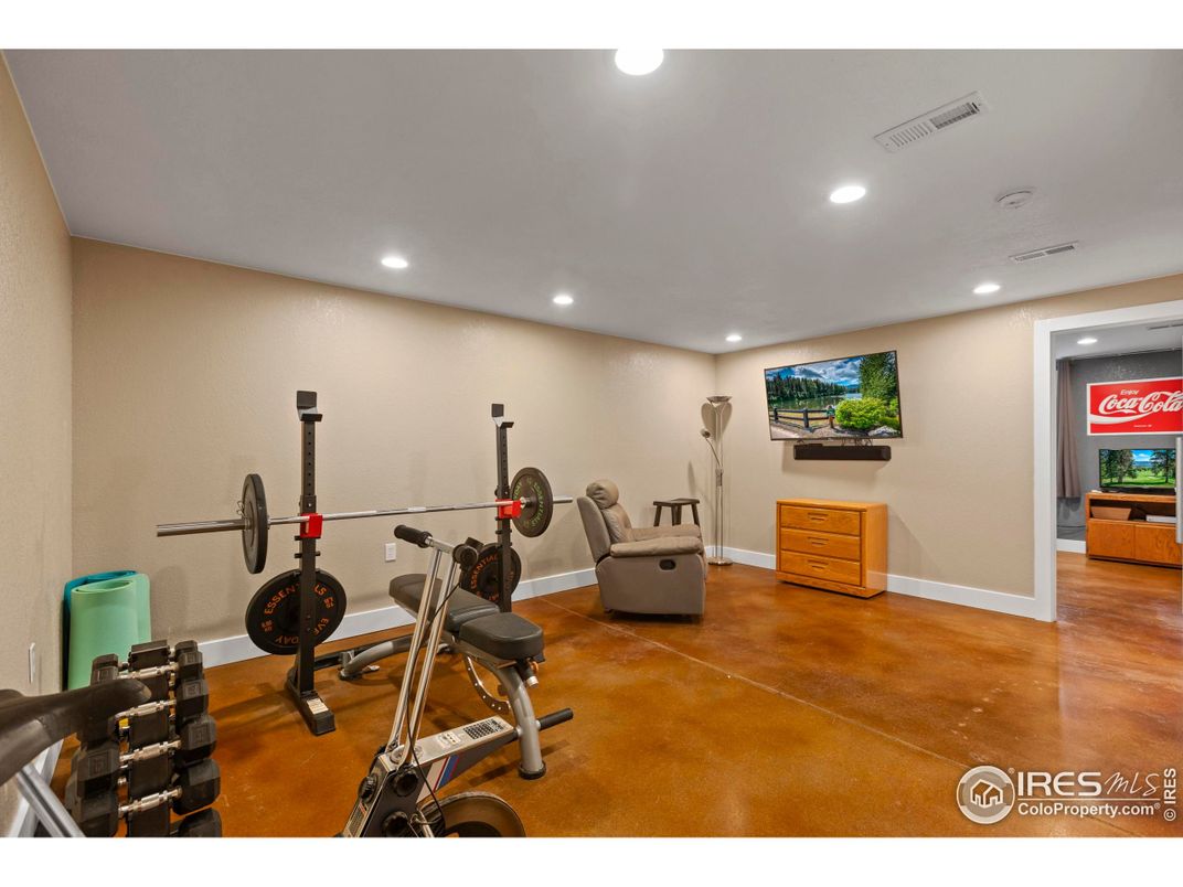 Fitness Equipment, Interior, Recessed Lighting, Wood Texture Flooring
