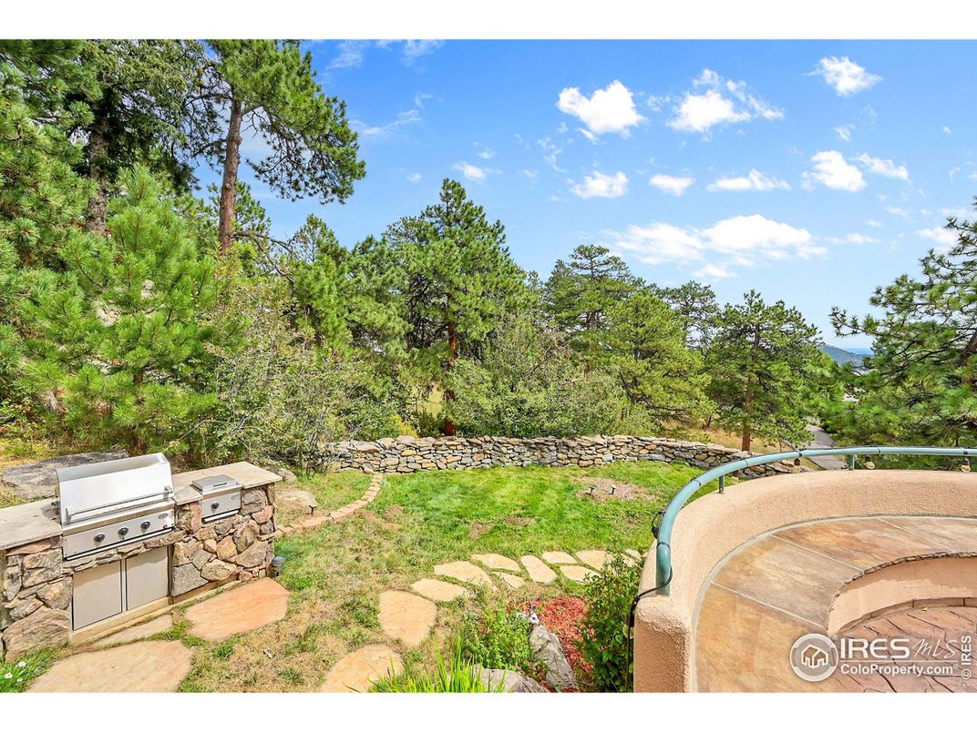 Backyard, Exterior, Outdoor Kitchen