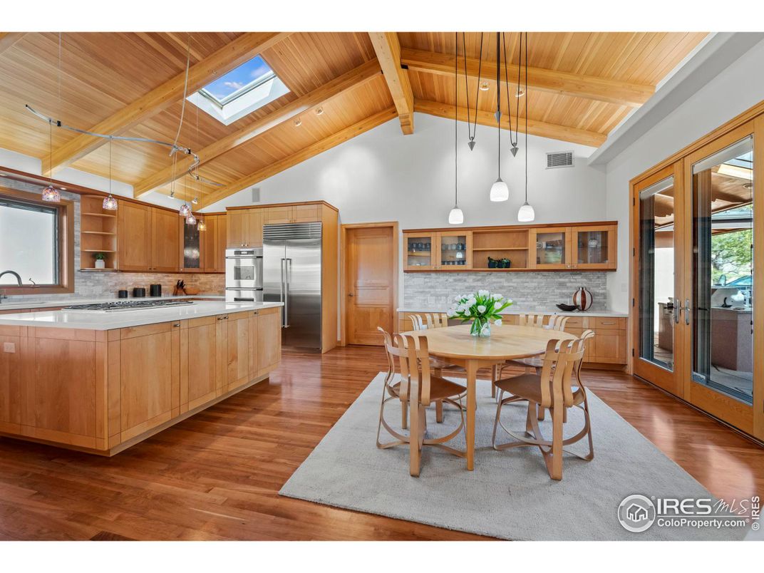 Dining room, Interior, Kitchen, Pendant Lights, Stainless Steel Appliances, Wooden Beams, Wooden Ceilings, Wood Texture Flooring