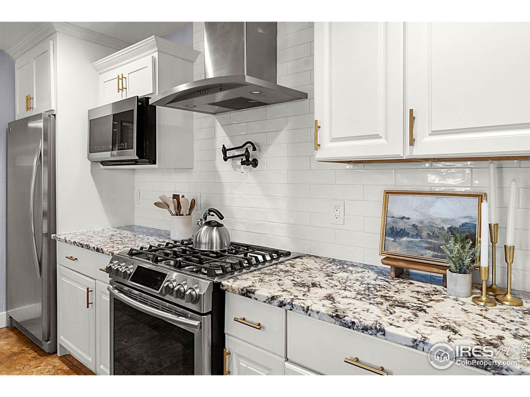 Interior, Kitchen, Stainless Steel Appliances, Wood Texture Flooring