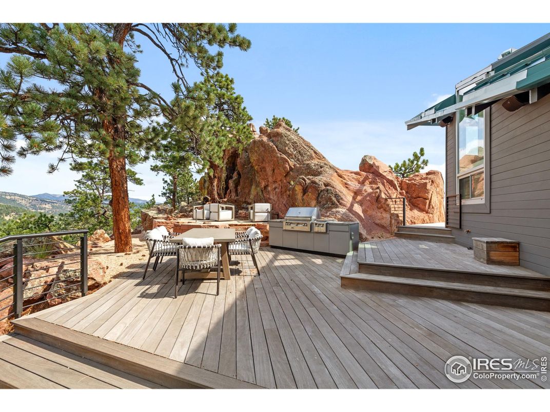 Exterior, Outdoor Kitchen