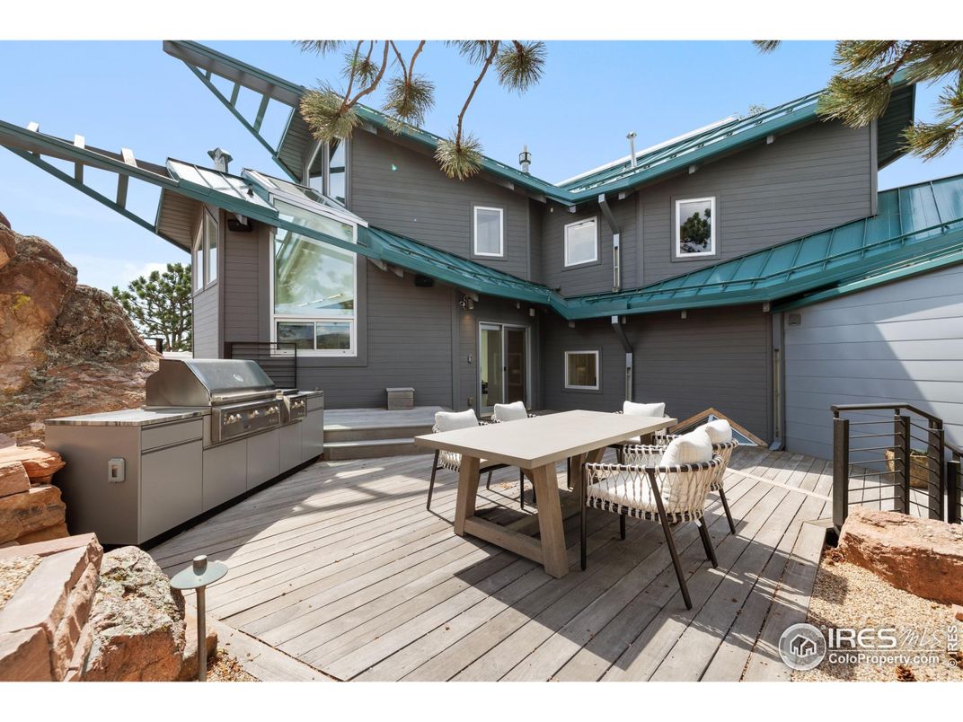 Exterior, Outdoor Kitchen