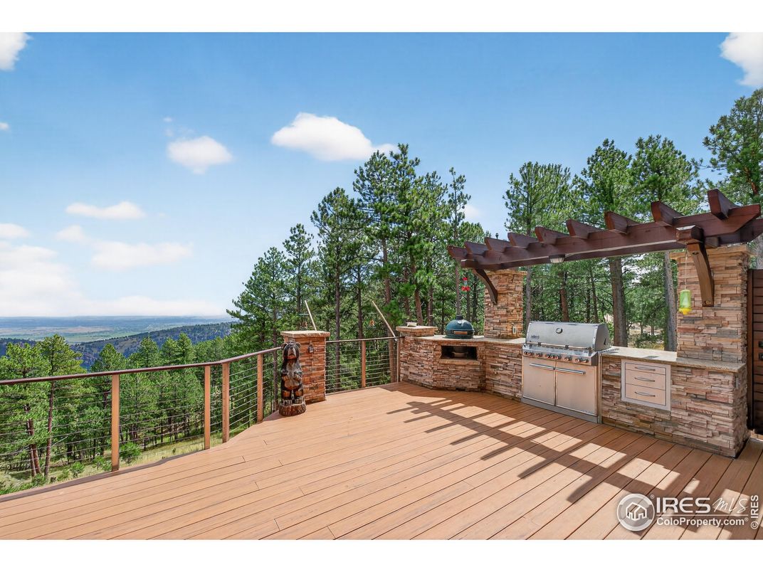 Exterior, Outdoor Kitchen