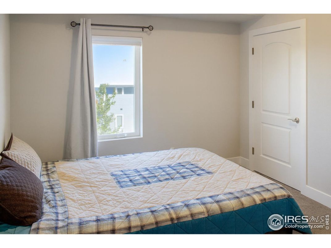 Bedroom, Interior, Water