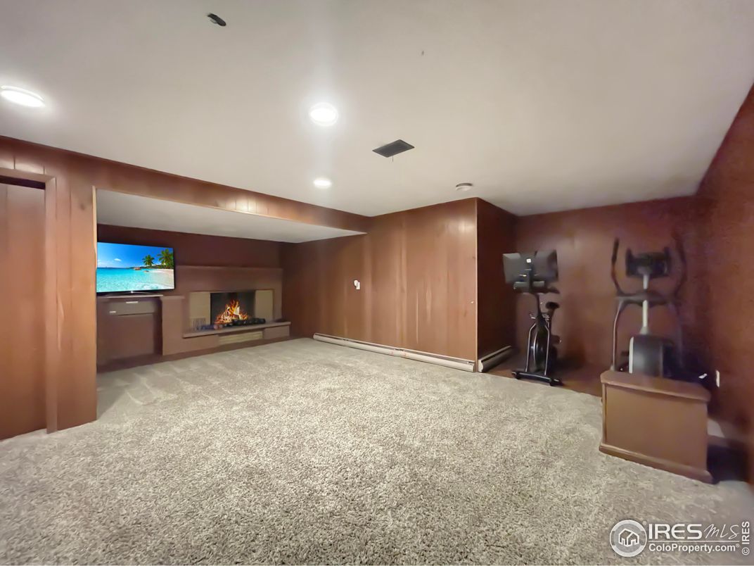 Empty room, Fireplace, Fitness Equipment, Interior, Recessed Lighting