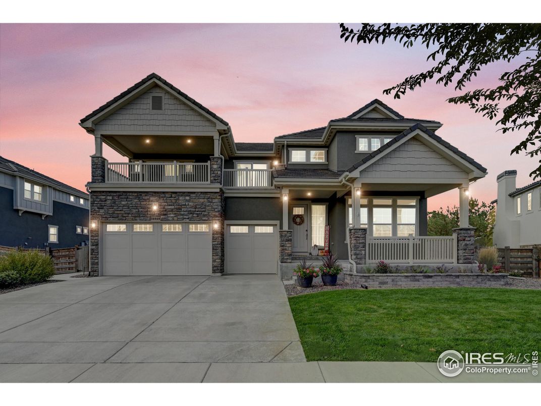 Attached, Exterior, Facade, American Craftsman