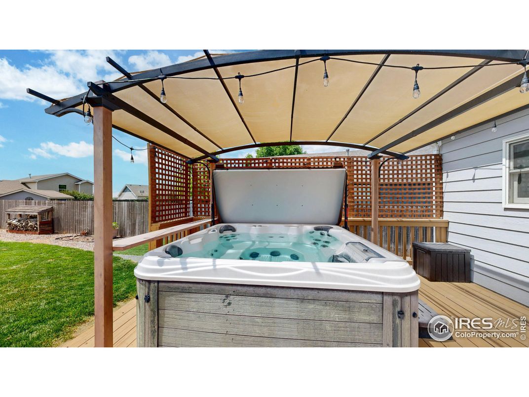 Exterior, Hot Tub