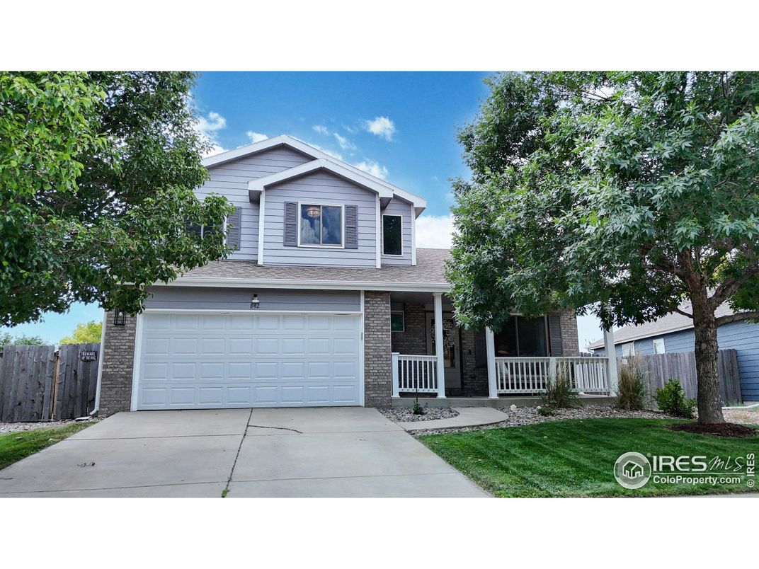 Attached, Exterior, Facade, American Craftsman