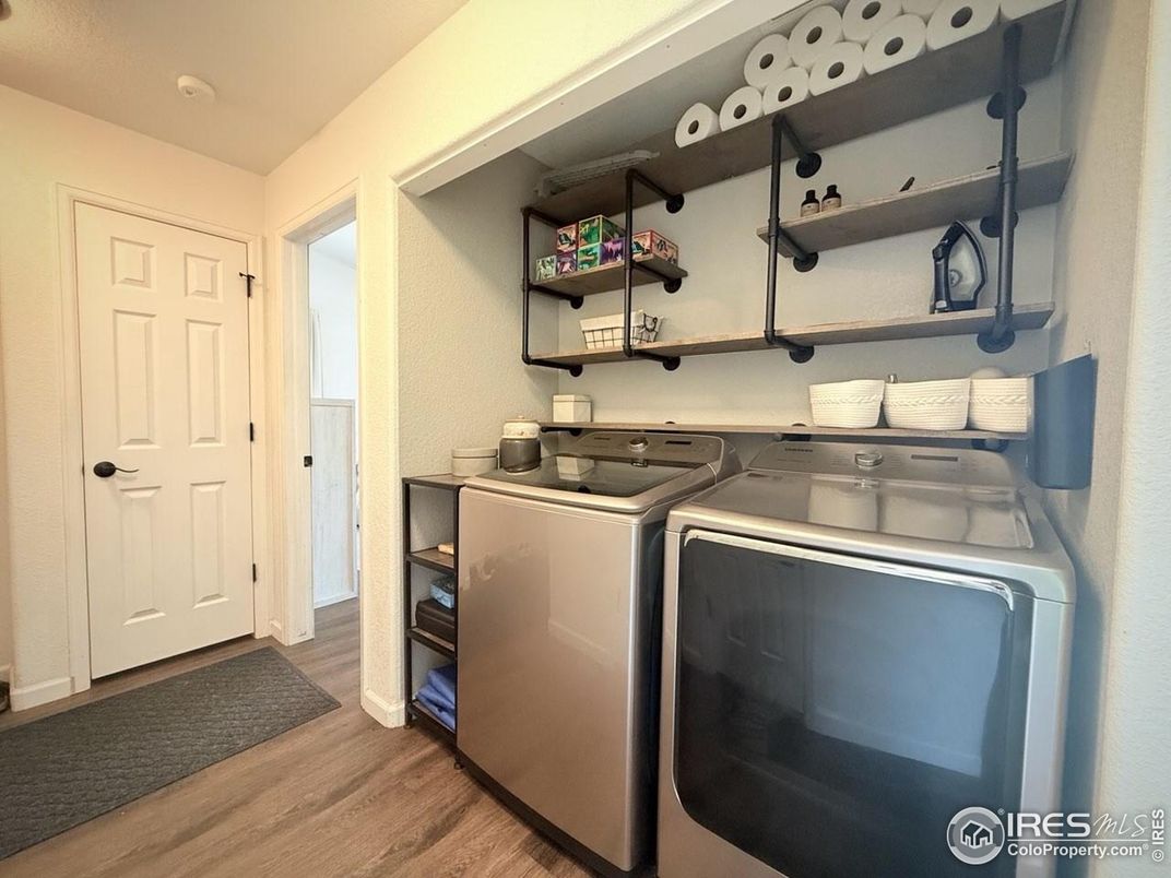 Interior, Washer, Wood Texture Flooring