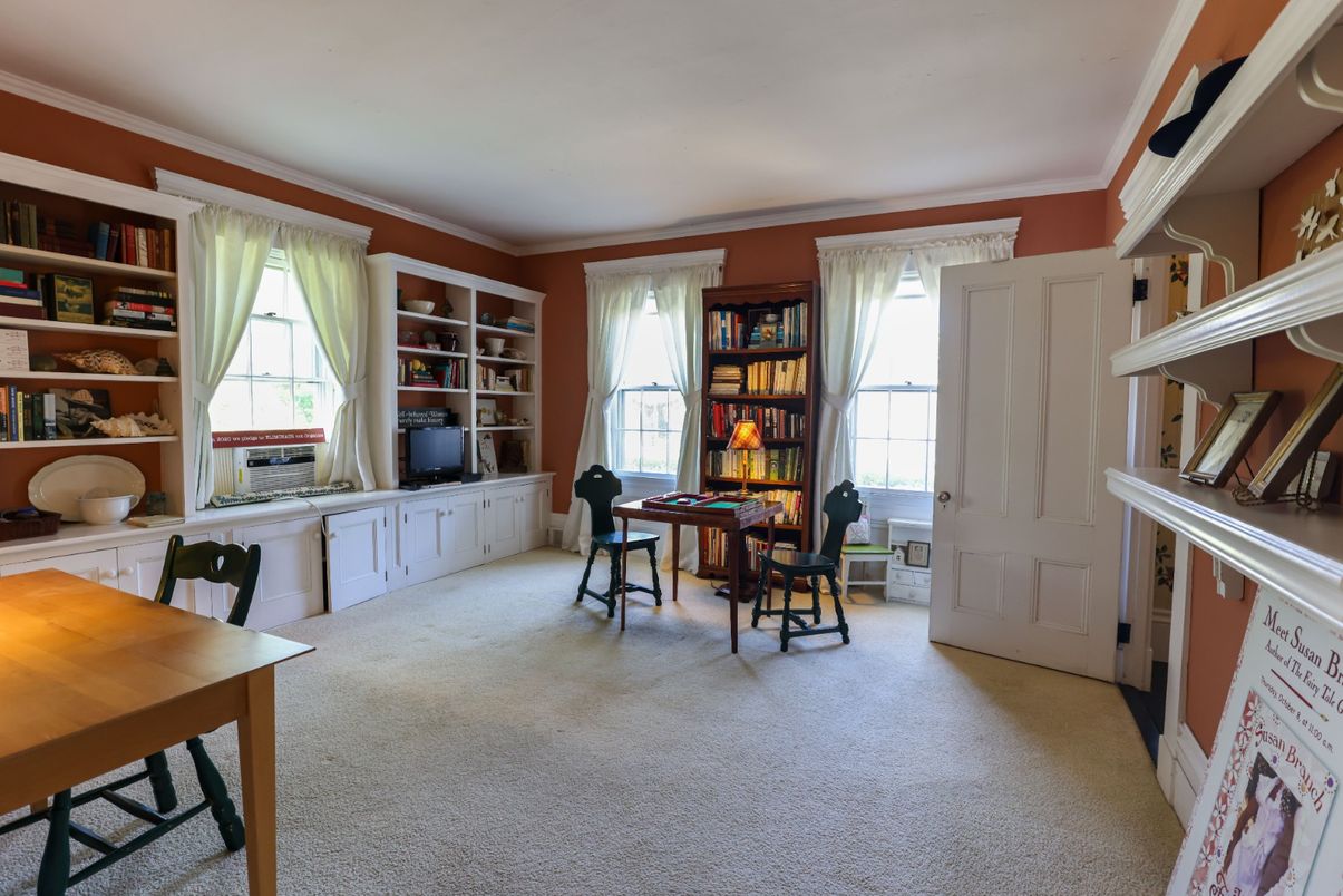 Home Office, Interior