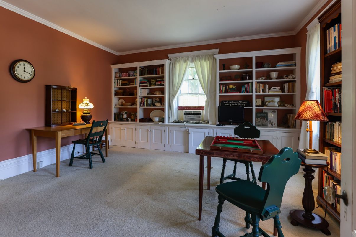 Home Office, Interior