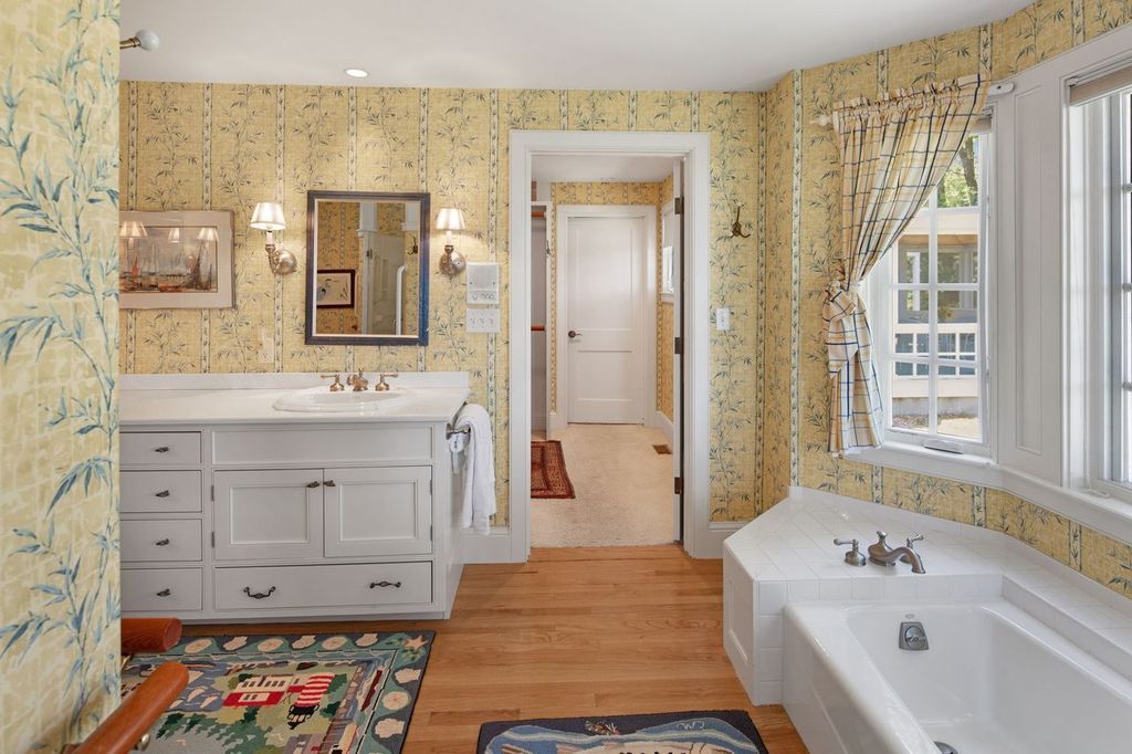 Bathroom, Interior, Recessed Lighting, Wood Texture Flooring