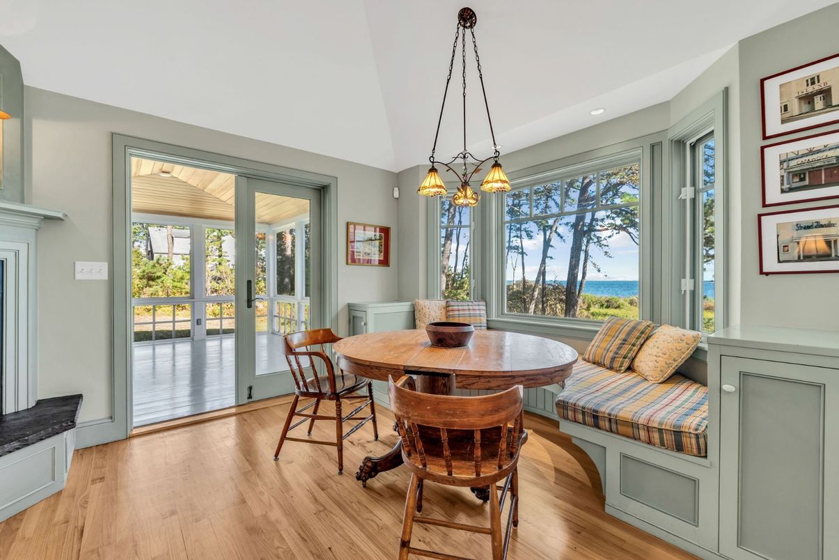 Dining room, Interior, Pendant Lights, Recessed Lighting, Water, Wood Texture Flooring