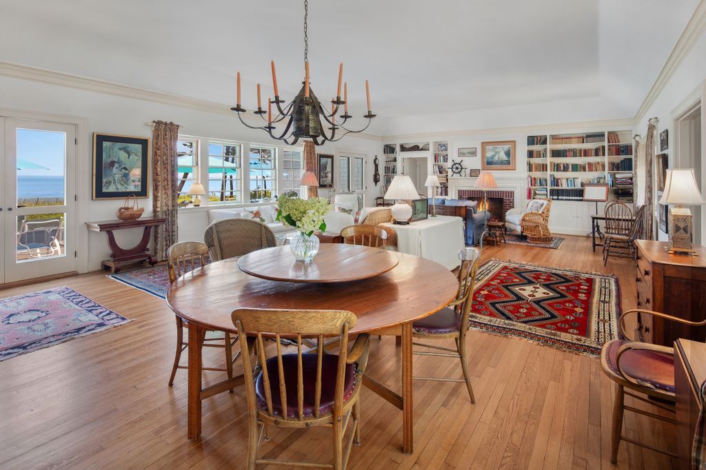 Chandelier, Dining room, Interior, Living room, Water, Wood Texture Flooring