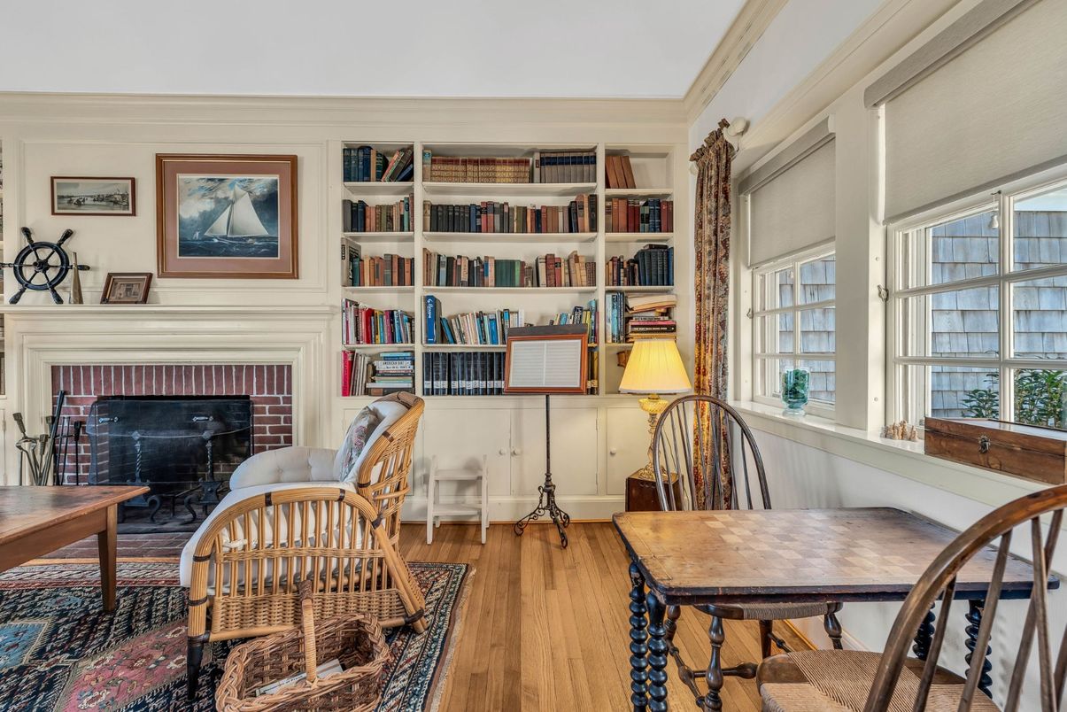 Dining room, Fireplace, Interior, Wood Texture Flooring