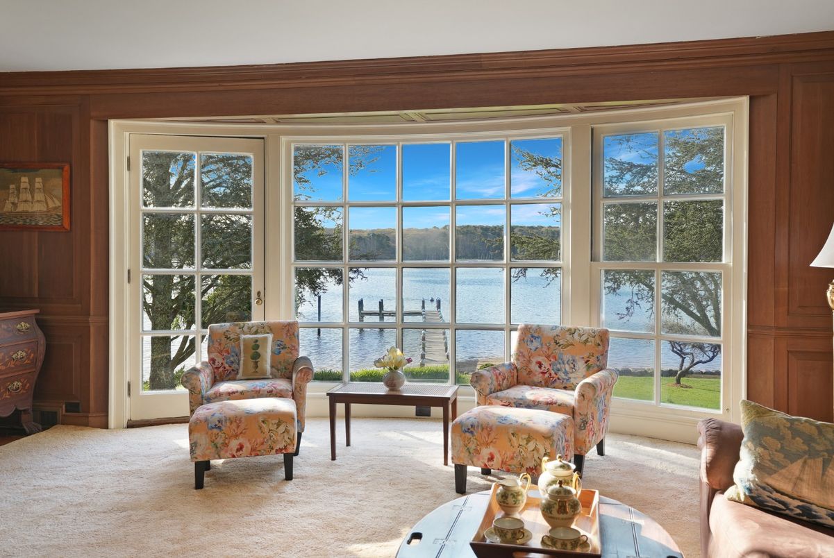 Interior, Living room, Water