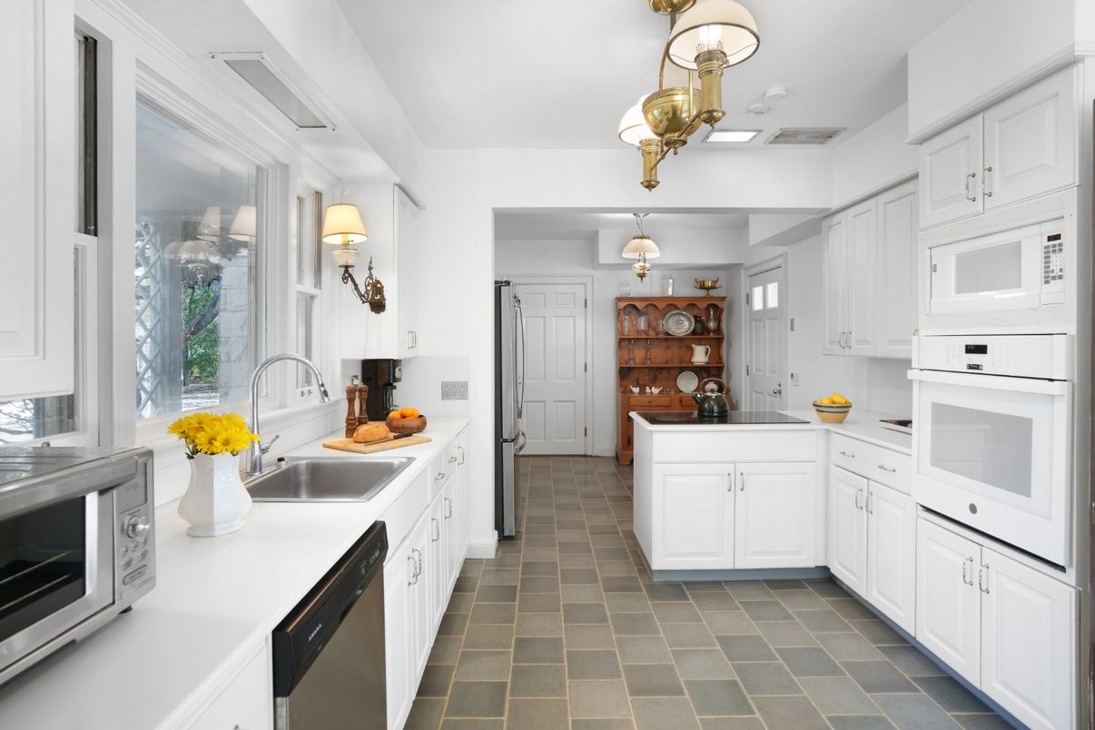 Interior, Kitchen, Pendant Lights, Stainless Steel Appliances