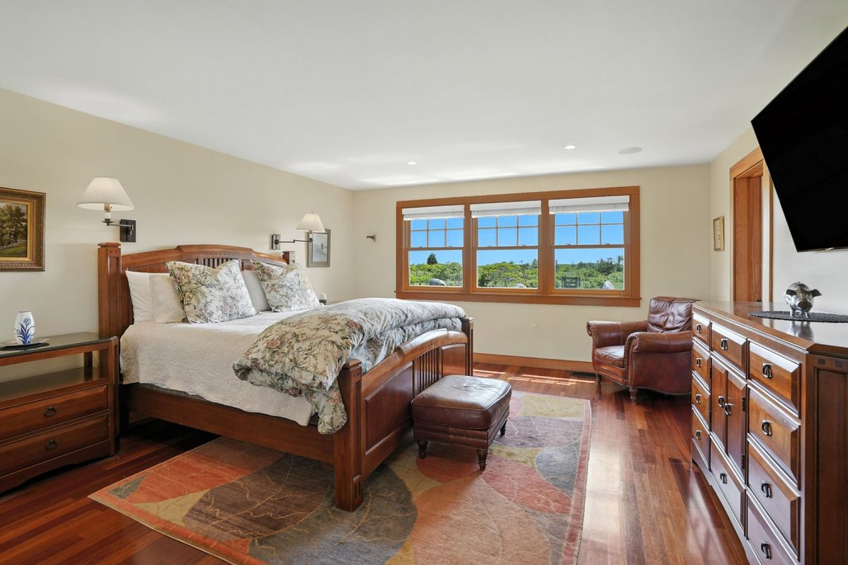 Bedroom, Interior, Recessed Lighting, Water, Wood Texture Flooring