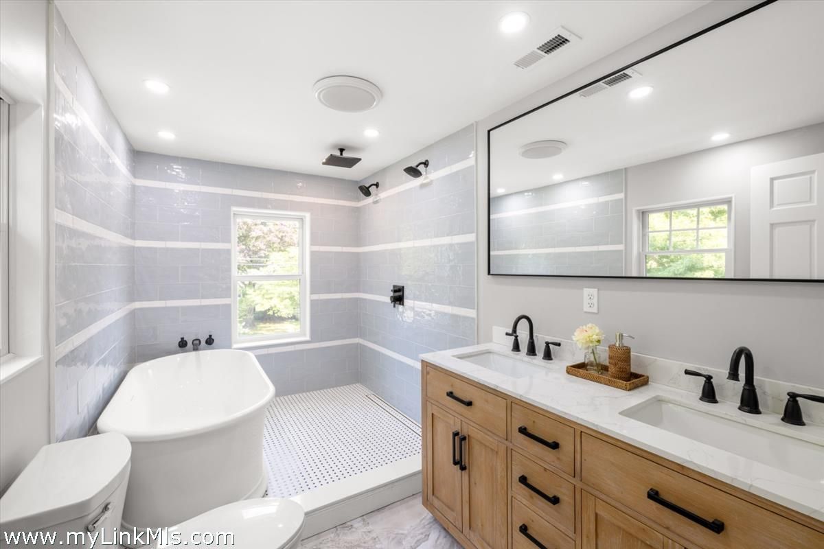 Bathroom, Dual Sink Vanities, Free Standing Baths, Interior, Recessed Lighting