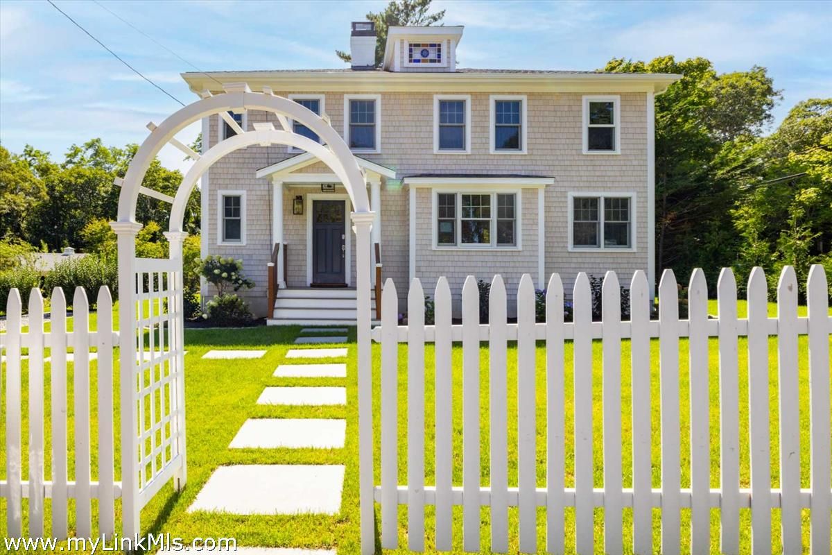 Exterior, Facade, Georgian