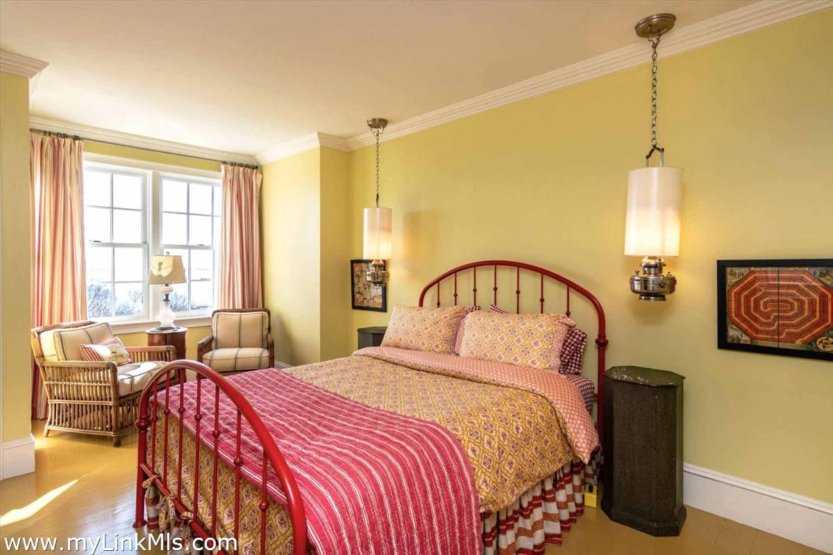 Bedroom, Interior, Pendant Lights, Wood Texture Flooring