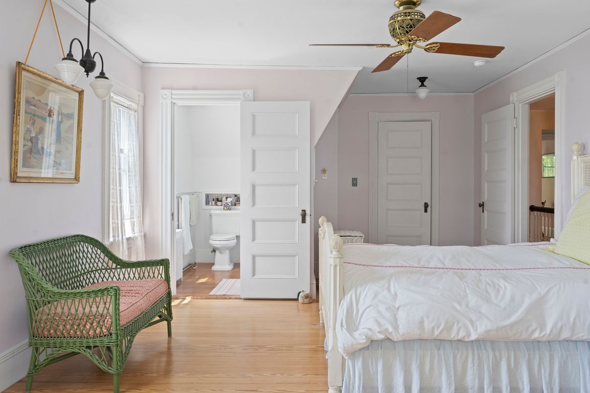 Bathroom, Bedroom, Interior, Pendant Lights, Wood Texture Flooring