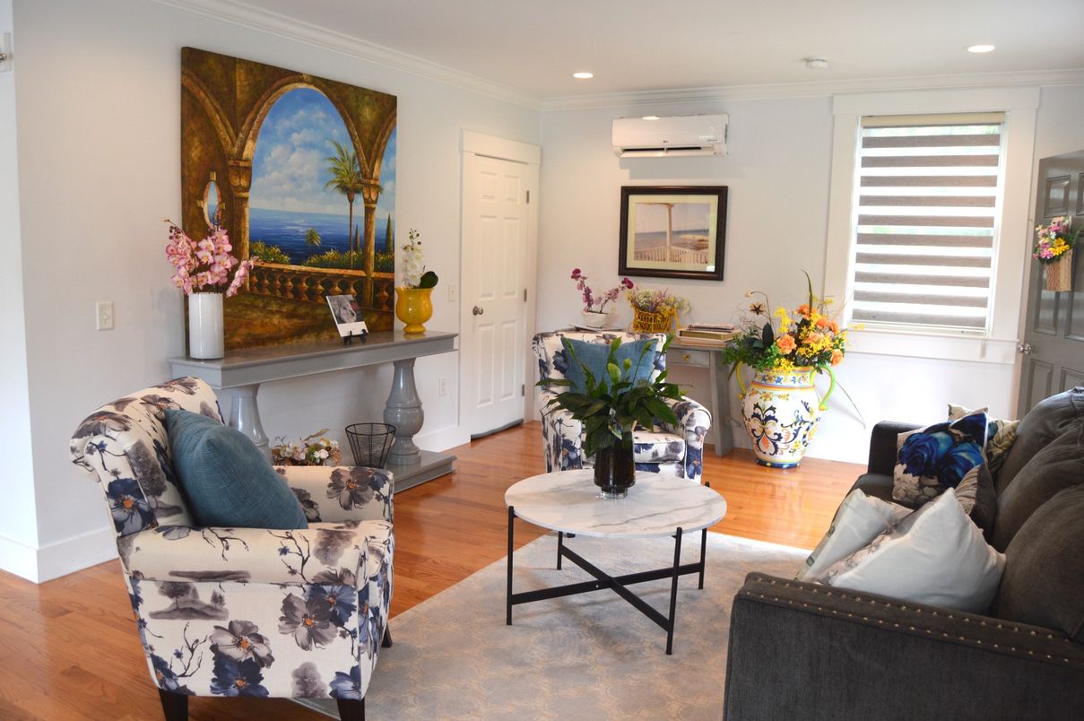 Interior, Living room, Recessed Lighting, Water, Wood Texture Flooring