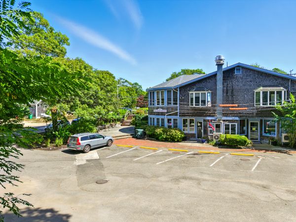 Exterior, Facade, Rowhouse