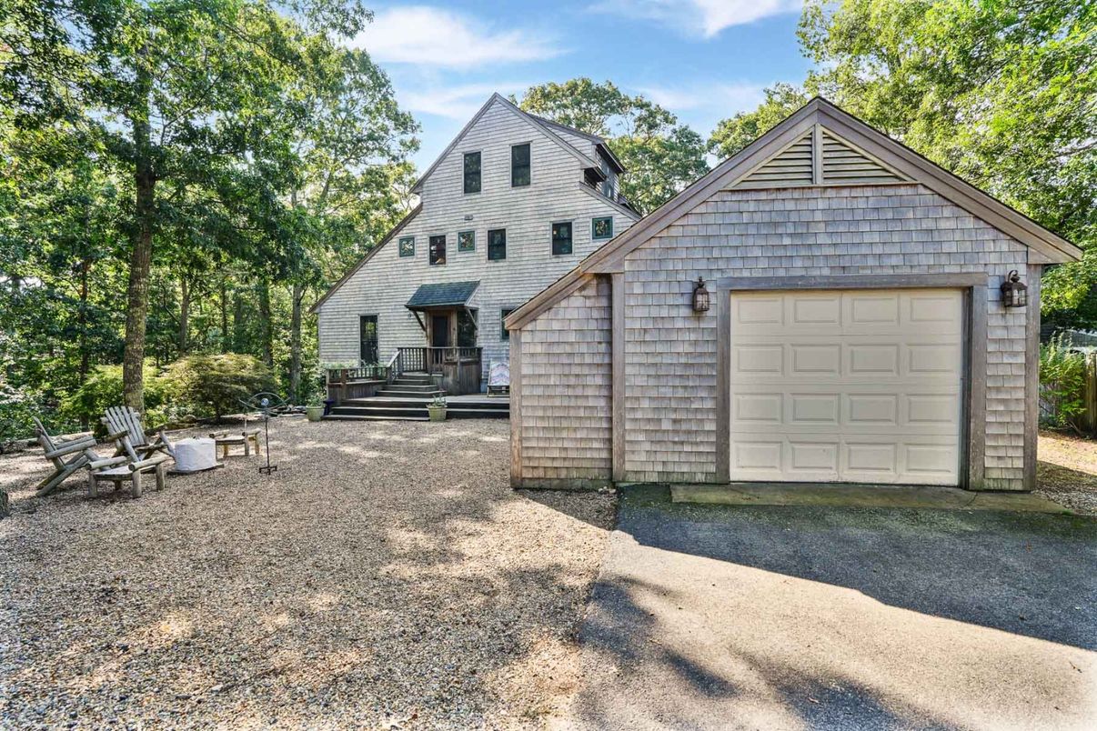 Backyard, Detached Garage, Exterior