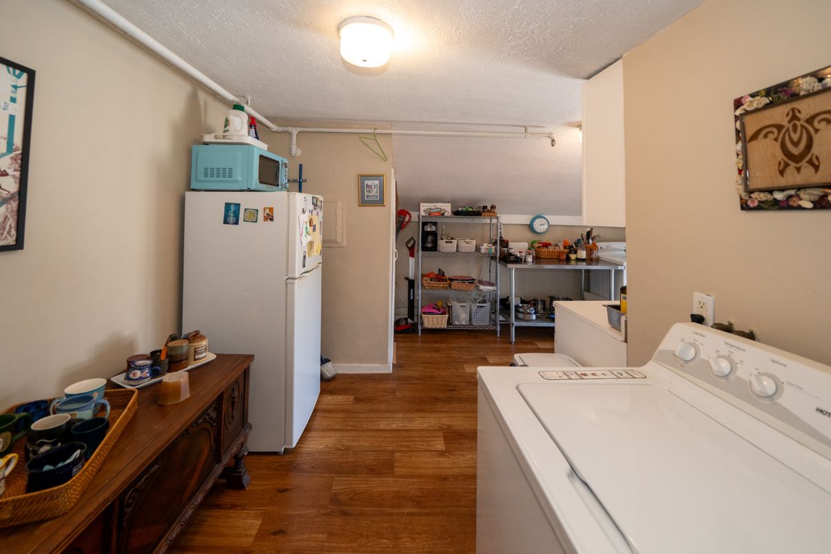 Interior, Utility Closets, Washer, Wood Texture Flooring