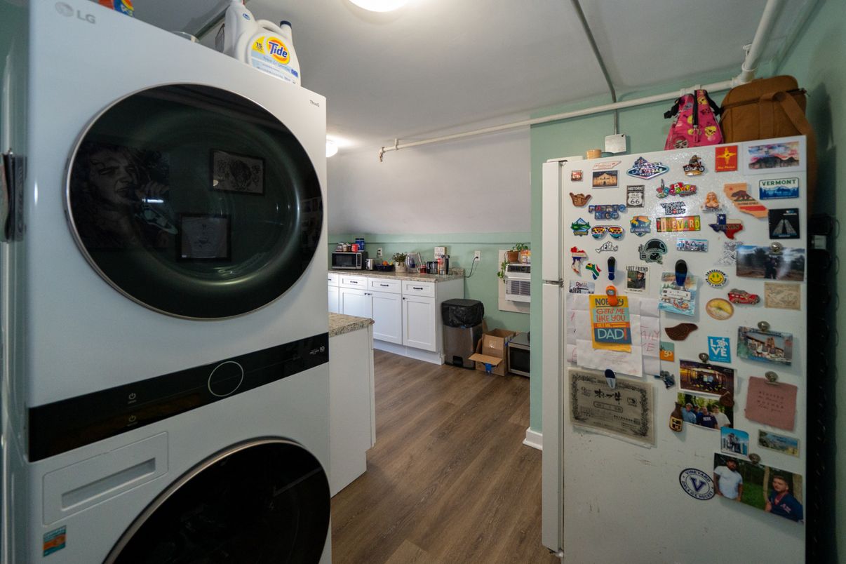 Interior, Utility Closets, Washer, Wood Texture Flooring