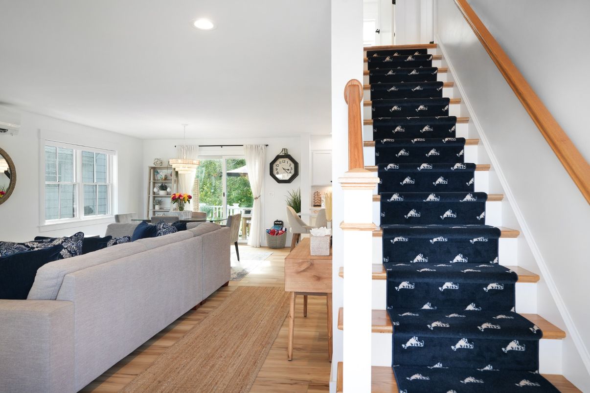 Chandelier, Dining room, Interior, Living room, Recessed Lighting, Wood Texture Flooring