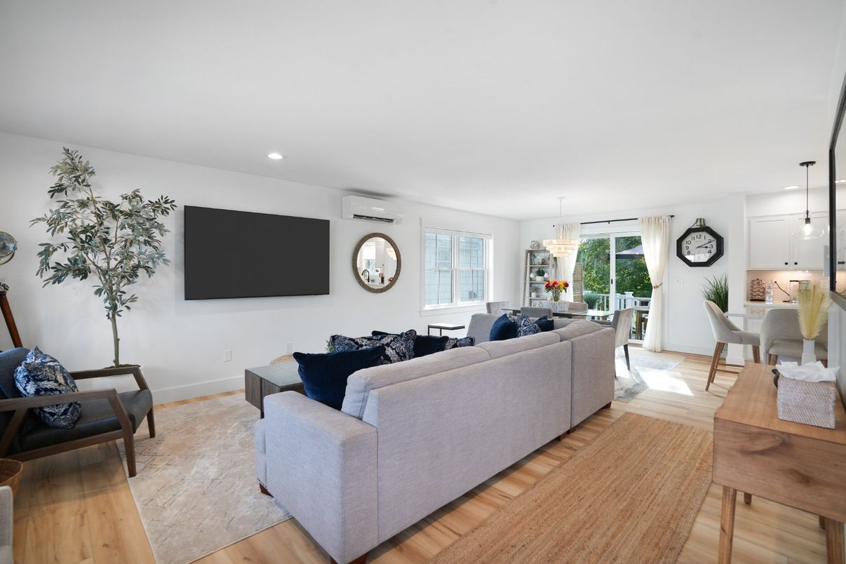Chandelier, Dining room, Interior, Living room, Pendant Lights, Recessed Lighting, Wood Texture Flooring