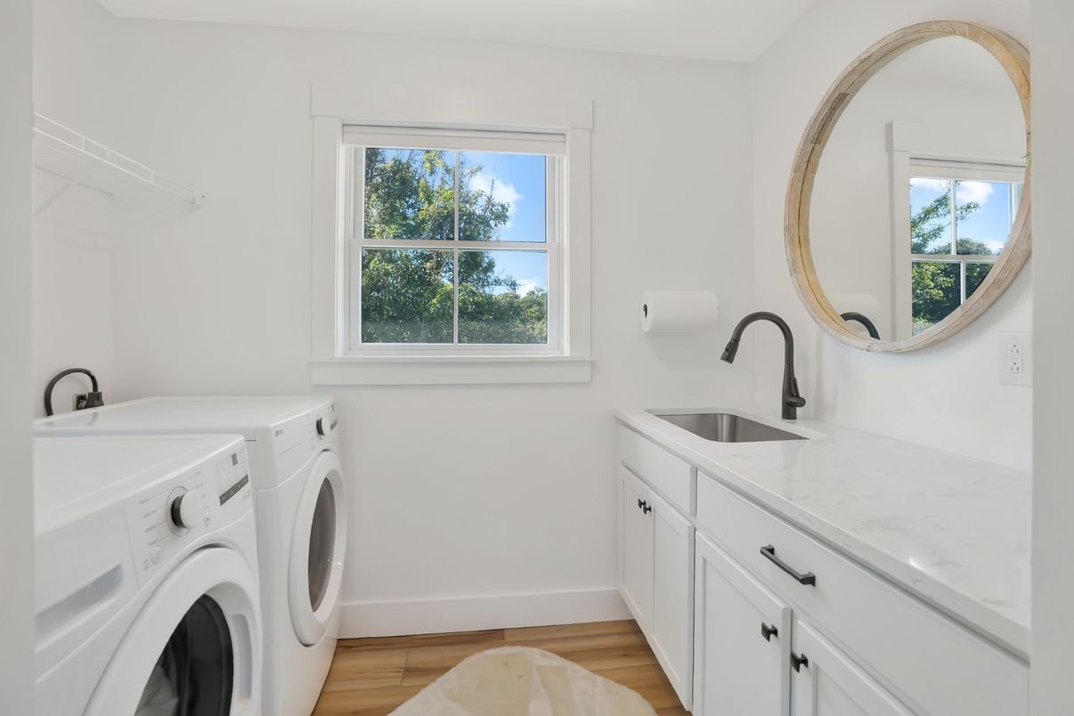 Interior, Washer, Wood Texture Flooring