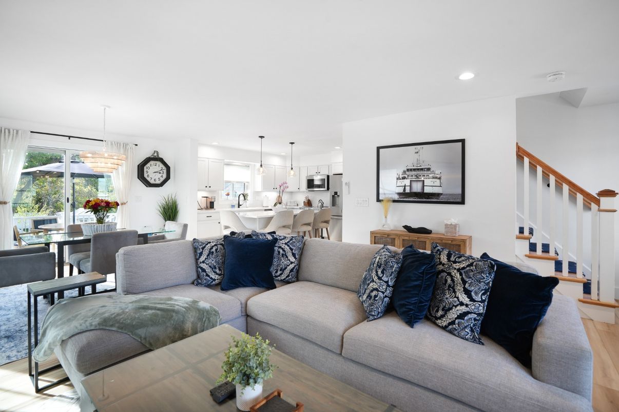 Dining room, Interior, Kitchen, Living room, Pendant Lights, Recessed Lighting, Wood Texture Flooring