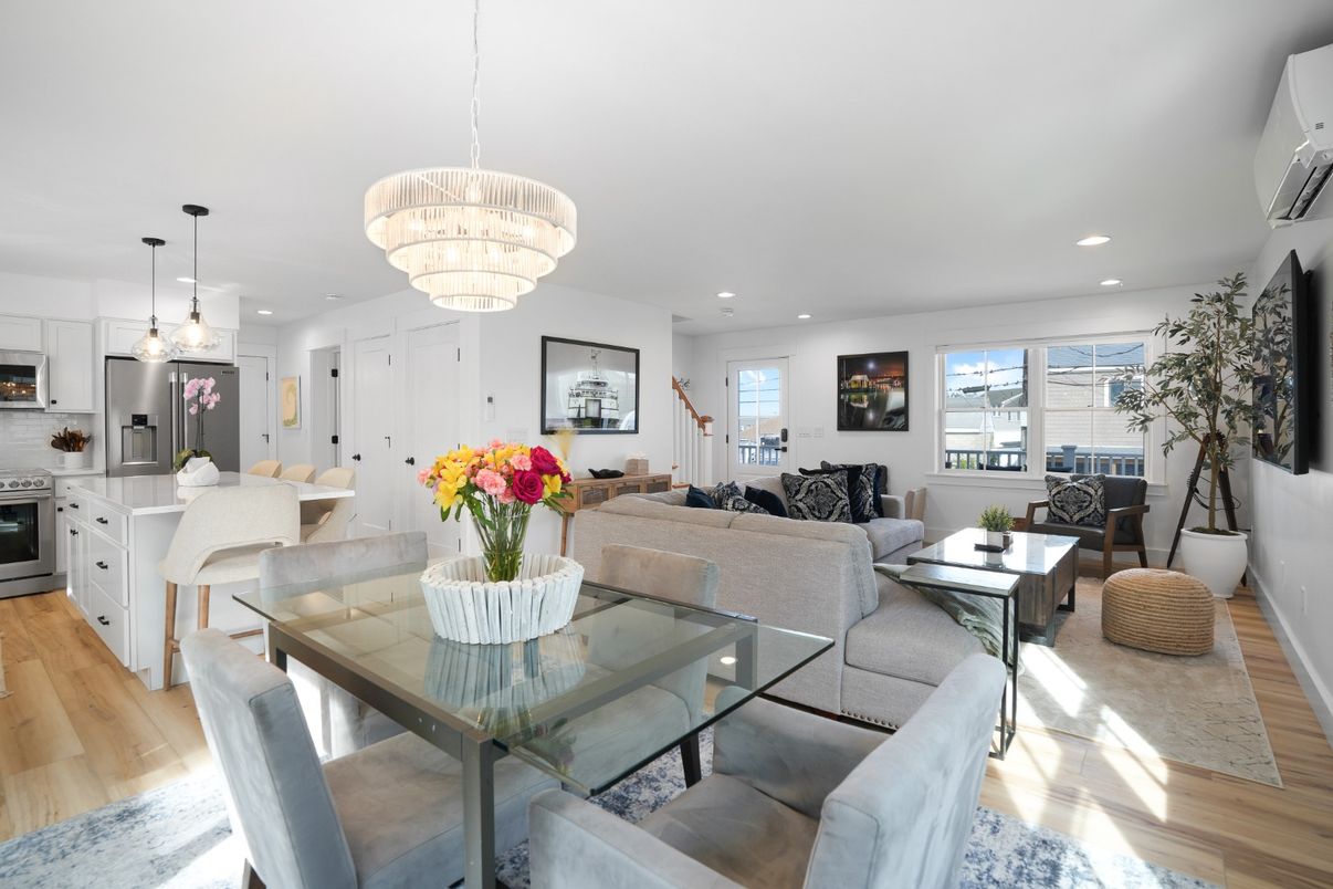 Chandelier, Dining room, Interior, Kitchen, Living room, Pendant Lights, Recessed Lighting, Wood Texture Flooring