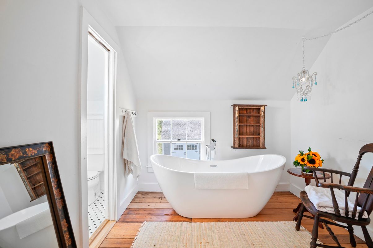 Bathroom, Chandelier, Free Standing Baths, Interior, Pendant Lights, Wood Texture Flooring