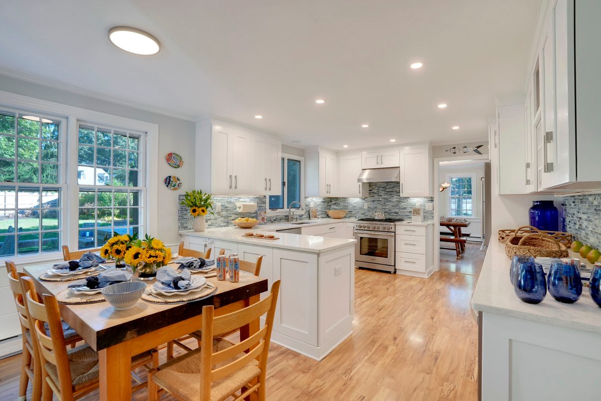 Dining room, Interior, Kitchen, Recessed Lighting, Stainless Steel Appliances, Wood Texture Flooring