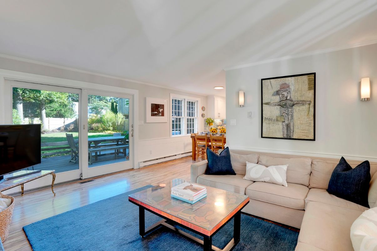 Dining room, Interior, Living room, Recessed Lighting, Wood Texture Flooring