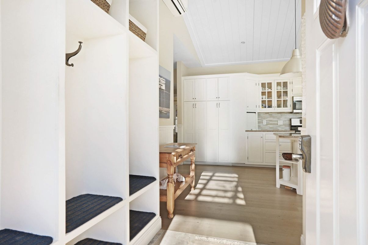 Interior, Pendant Lights, Wood Texture Flooring