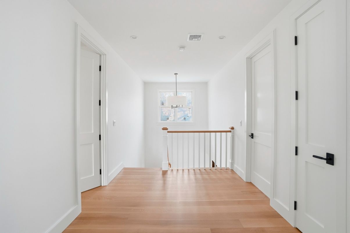 Interior, Pendant Lights, Wood Texture Flooring